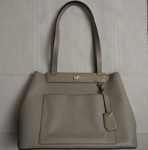 Michael Kors Meredith Medium Pebbled Leather Tote